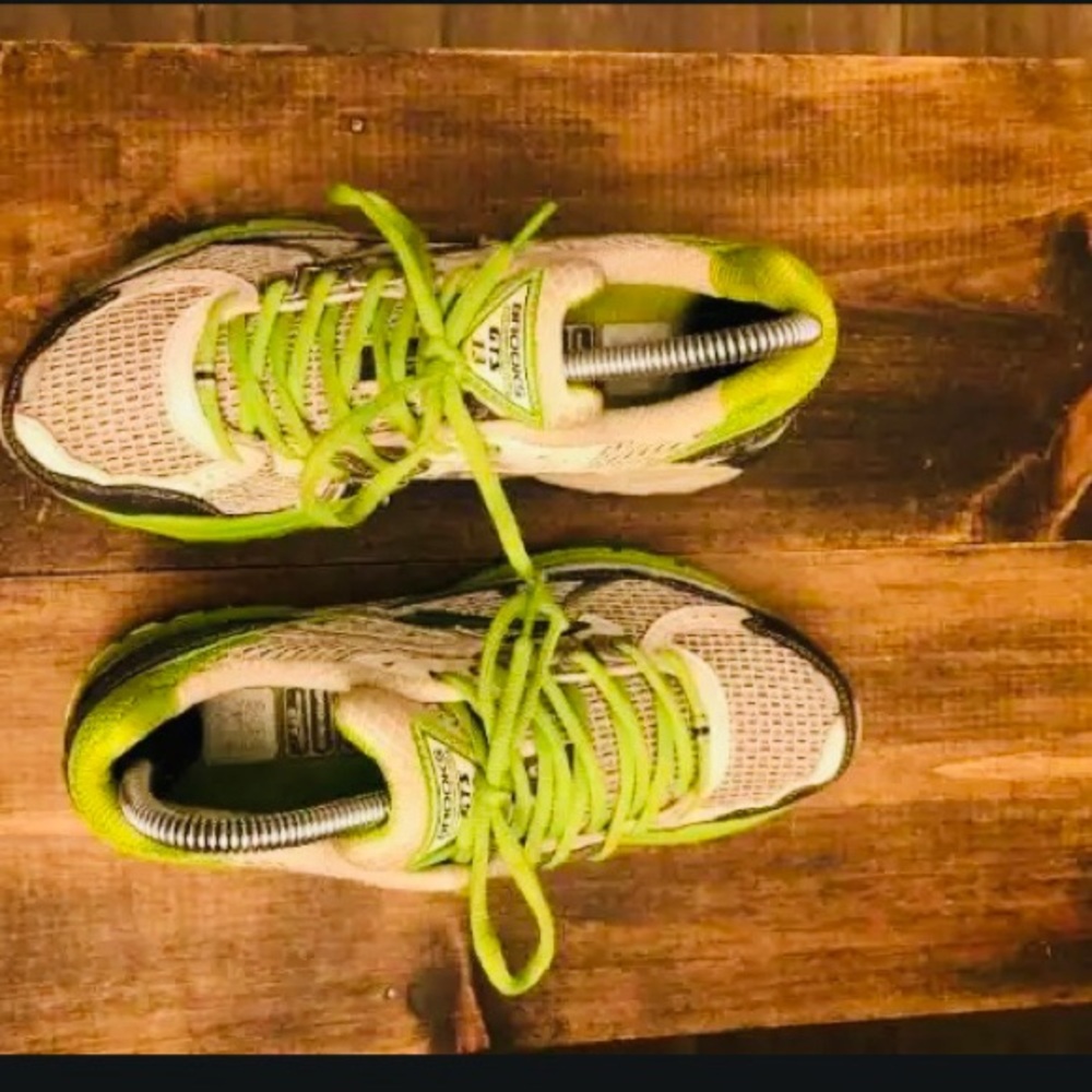 Brooks GTS 13 Ghost Running shoes. Like new. Women’s sz 8